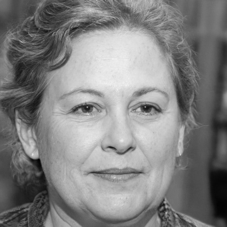 Freya Lindqvist, Senior Financial Strategist